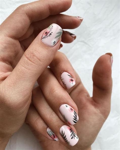 Las uñas decoradas con flores son una de las opciones que existen para embellecer tus uñas y hacer que luzcan hermosas y delicadas siempre. Unhas Decoradas Simples para 2020 - Os 12 melhores estilos para se inspirar - Boa Dica de Beleza