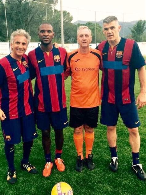 Zeker als gerald piqué reageert: Xavi Puig, Eric Abidal, Johan Cruyff, and Enric Masip at ...