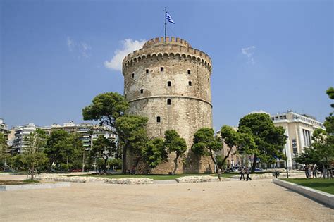 Διάλεξε κατηγορία κατοικίας για αγορά και ανακάλυψε αγγελίες από μεσιτικά γραφεία, κατασκευαστές και ιδιώτες! Όμορφος κόσμος, μαγικός: Ο Λευκός Πύργος στην Θεσσαλονίκη