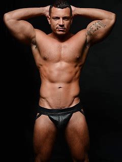 Sexul oral este o activitate sexuală ce implică stimularea organelor genitale ale unei persoane de către o alta prin utilizarea gurii. Jocks Gay Porn Pics | Cocky Pics