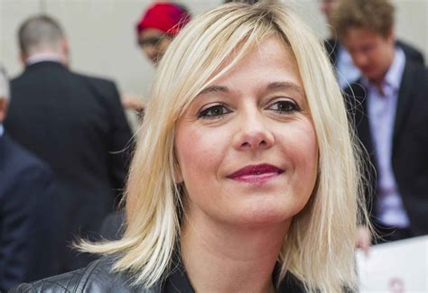 Flavie flament est une animatrice célèbre de télévision et de radio française. L'animatrice Flavie Flament confie le viol dont elle a été ...