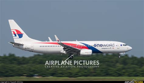 Each seat comes with personal entertainment, headphones, pillow and a blanket. 9M-MXC - Malaysia Airlines Boeing 737-800 at Tokyo ...