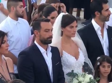 Ήρθε και αυτή η στιγμή, η πιο ευτυχισμένη στιγμή της ζωής της χριστίνας μπόμπα. Χριστίνα Μπόμπα Νυφικο / Einai Epishmo O Sakhs Tanimanidhs ...