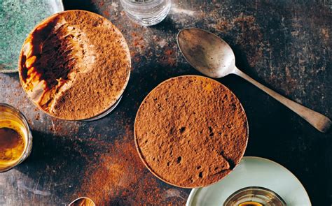 Classic chocolate mousse is a delicious dessert, and an airy cake filling. Chocolate crème fraîche mousse recipe in 2020 | Mousse ...