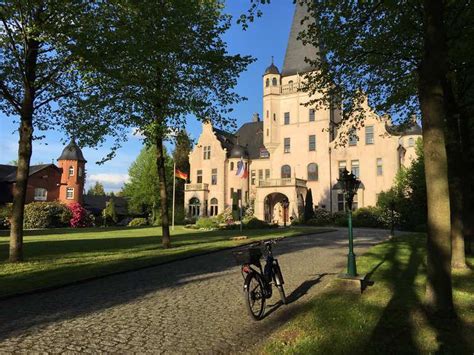 Die geschichte von schloß tremsbüttel ist ebenso abwechslungsreich wie seine gäste. Schloss Tremsbüttel - Tremsbüttel, Schleswig-Holstein | Radtouren-Tipps & Fotos | Komoot