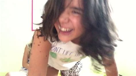 Bts reagindo meninas dançando funk, menina de 5 anos arrasa dançando pesadão, meninas dançando deslizo e jogo e tudo ok (bingo pobre e seus prêmios). preteen downblouse