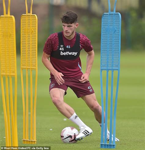 Chelsea's most important defensive signing must be declan rice to provide a key bolstering both in the midfield and on the back line. Frank Lampard 'ready to buy £80m-rated Declan Rice' to ...