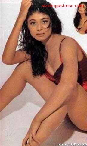 Pooja can be seen sporting a black and white outfit. Pooja Batra old unseen bikini pics ~ hot-hollywood-bollywood