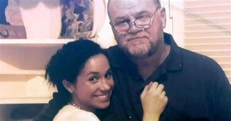 But samantha markle, who also goes by samantha grant, sees the situation differently samantha markle, who shares a white father, thomas markle, with the duchess, questioned her sibling's motive. Samantha Markle en colère: "C'est la faute de Meghan si ...
