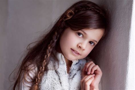 We are little stars é atualizado a cada 15 dias, com 5 looks diferentes com uma média de 60 fotos cada e 2 videos (2 min.) faixa etária: Child Modelling Photography - We Help Little Stars with ...