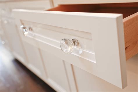 Relatively inexpensive to purchase yet a flashy touch to any kitchen cabinetry, glass is a unique option for cabinet hardware. 7 Unique Kitchen Cabinet Hardware Options