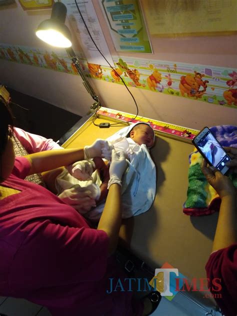 We did not find results for: Tak Kunjung Terungkap, Puluhan Orang Berlomba Mengadopsi Bayi yang Dibuang di Musala, Salah ...