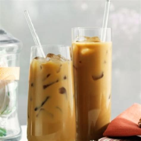 Homemade flavored iced coffee drinks that are clean & low in sugar. Skinny Brown Sugar Cinnamon Iced Coffee | Recipe | Torani