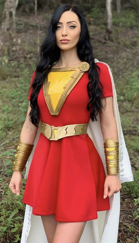 Unveiled the first image of 'shazam 2' with the entire shazam family, which displays new (and more beautiful) uniforms; Shazam | Cosplay woman, Marvel cosplay, Superhero cosplay