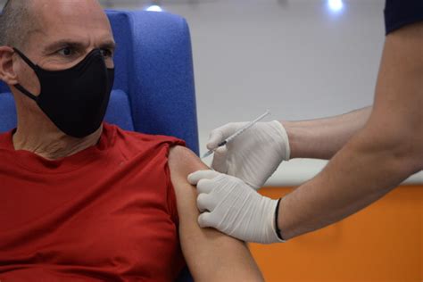 Some volunteers were given shots half the the jab is actually two shots, with the second given a month after the first as a booster. Greek doctor develops allergic reaction to Covid-19 ...