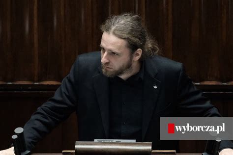 Teraz możesz robić własne niesamowite memy do mediów społecznościowych lub blogów w crello. Dobromir Sośnierz nazwał aktywistów prozwierzęcych ...