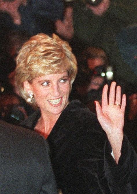 Australia had just elected the labour leader robert james lee bob hawke in a landslide, and he wanted to eliminate australia's ties to the commonwealth and. March 7, 1996: Diana, Princess of Wales, still wearing her ...