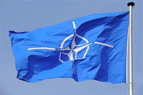 Vektorkarte republik libanon kombiniert mit der flagge der organisation des nordatlantikpaktes. Flagge der Nato Bild: Nato — Extremnews — Die etwas ...