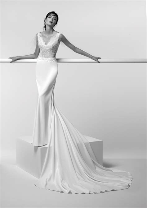 Gonne che sono un trionfo di ruches e balze, fatte di tulle e svolazzante chiffon. Abito da sposa a Sirena: caratteristiche e segreti del ...