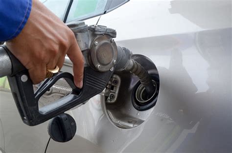 Hôm nay, giá xăng tiếp tục giảm mạnh? Xăng dầu tăng giá chiều cuối cùng năm 2019