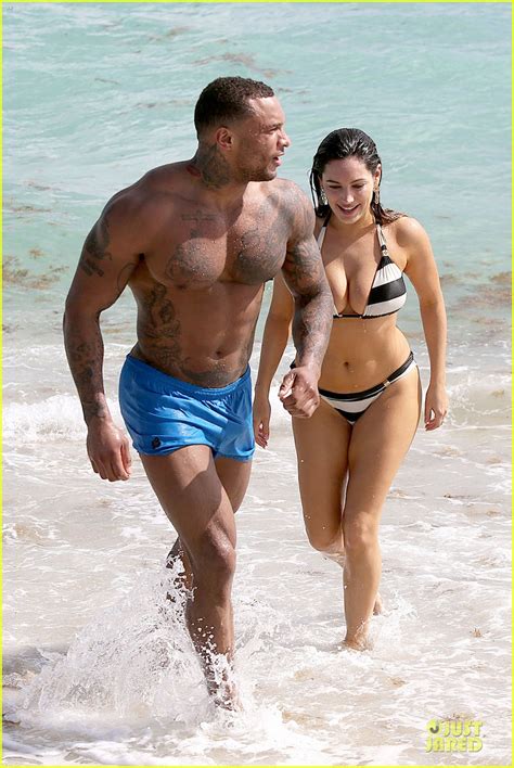 Every girls knows that a face full of. Kelly Brook Frolicks on the Beach with Boyfriend David ...