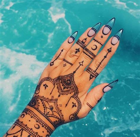 Nakupte tetování samolepky za nízkou cenu online na lightinthebox.com již dnes. Tetování hennou za pár vteřin! - HerStyle.cz