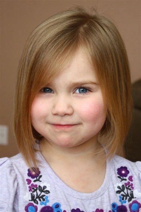 El pequeño flequillo también le da un volumen al cabello. Fotos de Cortes de pelo para niña Otoño Invierno 2020 ...