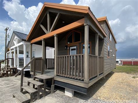 Check out these custom diy rvs that people made to look like log cabins. "Tumbleweed" 1 bed/1 bath 399 sq foot RV park model tiny ...