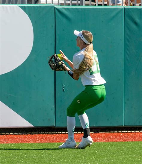 Haley cruseu of oregon clips Oregon Softball star Haley Cruse isn't ready to hang up her cleats just yet | KVAL