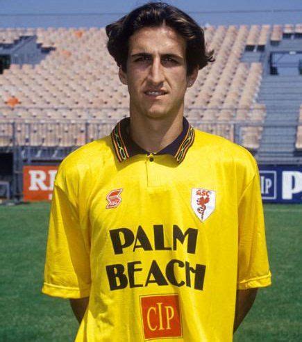 Johan cédric micoud (born 24 july 1973) is a french former professional footballer who played mostly as an attacking midfielder. Photo : ... et a sous ses ordres un certain Johan Micoud à ...