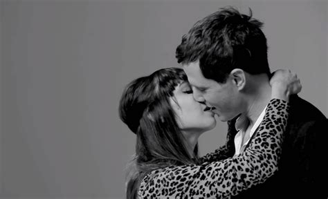7 첫 키스, 첫 키스만 일곱번째. First Kiss video: Filmmaker gets 20 strangers to make out ...