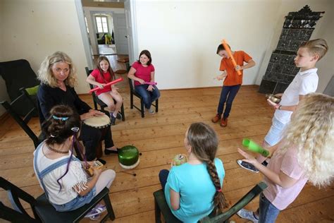 Hanno glawischnig mit seinen produkten, welche auch im lagerhaus lavanttal aufzufinden sind. Kinder-Stiftung EFIS: Neuhaus am Klausenbach: Gesponserte ...