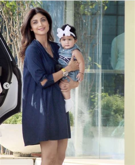 Shilpa took to instagram to make the announcement that their little angel samisha shetty kundra arrived on. Samisha Shetty Kundra Pics, Shilpa Shetty Daughter Photos ...