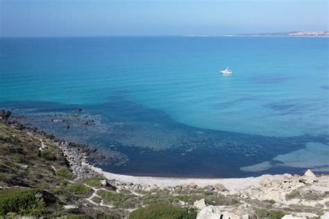 Durch den hafen von san giovanni. Sardinien Ferienhaus - Casa Elena + Casa Fate 10 m von ...