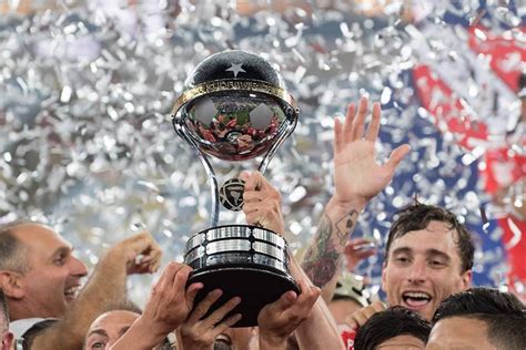 This article is about the south american club tournament disputed between the copa libertadores and copa sudamericana winners. Conmebol golpea la mesa y le quita la final de la Copa ...