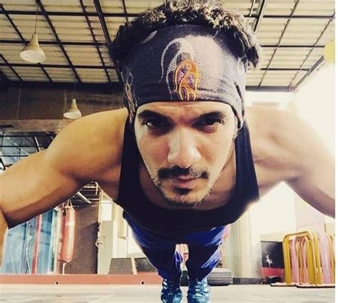 اُرْجُونَ • (urjūna) (form i). ارجون بيجلاني Arjun Bijlani صور ومعلومات وتقرير شامل