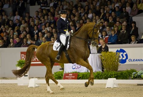 Isabell werth, die amtierende dressurweltmeisterin, schreibt in der rührenden schon bald ist lea ein sehr einsames und trauriges kind. Isabell Werth Riding Warum Nicht | Isabell Werth from ...