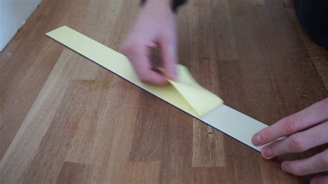 De magneetband is uitermate schikt voor het ophangen van bijvoorbeeld posters presentatie materialen en kaarten. Magneetstrip met zelfklevende zijde | Magnetenkopen.nl ...