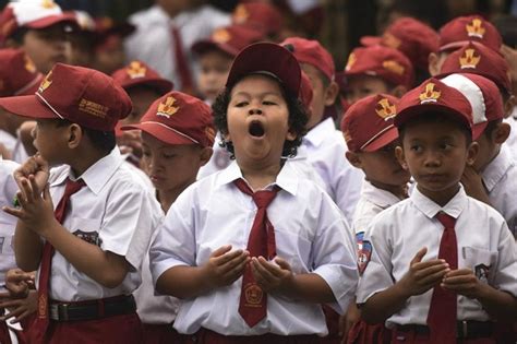 Dandanannya super keren dan aksi anak2. Usia Masuk SD dan Pengaruhnya Bagi Anak. Perlu Dibaca ...