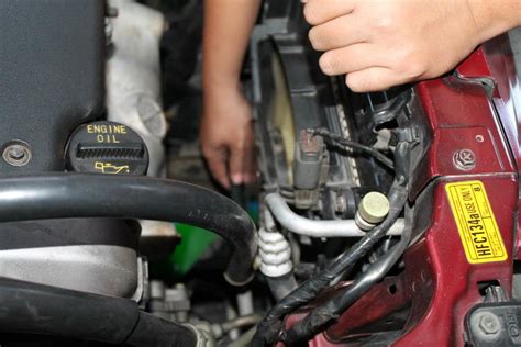 Itu adalah selotip dengan permukaan lengket di kedua sisi. DIY : Ganti Radiator Aerio {Ramdhan Zul}