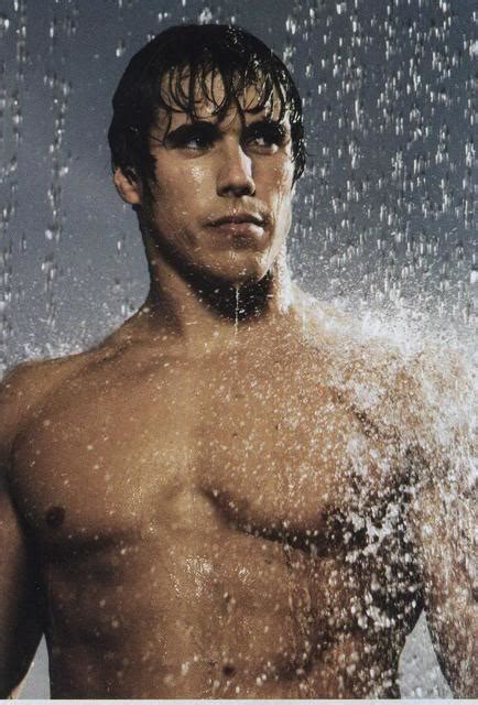 É um atleta de alto nível internacional que, atualmente. Man Crush of the Day: Football player Brady Quinn | THE ...