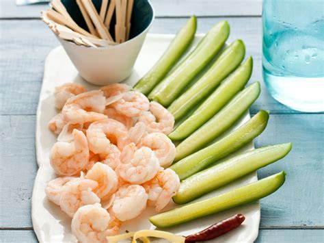 Ideal for a cocktail buffet, these appetizer shrimp are marinated for only 30 minutes and quite flavorful without any sauce. Marinated Shrimp Appetizer Cold / Marinated Shrimp ...