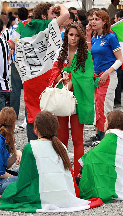 Italian football news, results, fixtures, blogs and podcasts, bringing you analysis from serie a, serie b, the champions league and the azzurri. Beautiful Italian Fans of Euro 2012 - Istoryadista ...