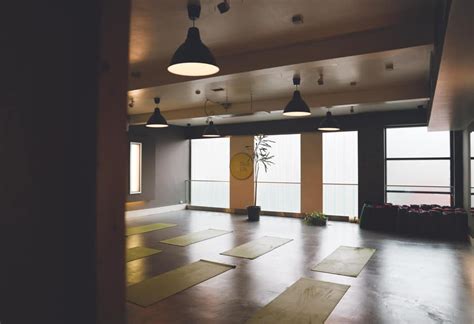 Yoga studio je miesto, kde nájdete relaxáciu a rovnováhu uprostred svojho rušného každodenného života. Top 5 AMAZING yoga studios in Dublin everyone NEEDS to try