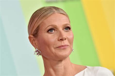 See the latest blackberry ltd (bb) stock analysis, price, forecast, news and more. Gwyneth Paltrow Shows Her Sunscreen Routine For Vogue ...