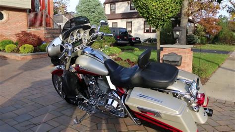 Gorgeous ultra and one of the first generation cvo glides. 2006 Harley Davidson FLHTCUSE CVO Screamin Eagle Ultra ...