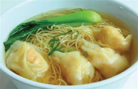 Jika kalian ingin pedas, kalian bisa menambahkan cabai atau saos sambal sesuka dan selera kalian. Resep Mie Wonton Kuah Nikmat dan Sedap | Gingsul.com