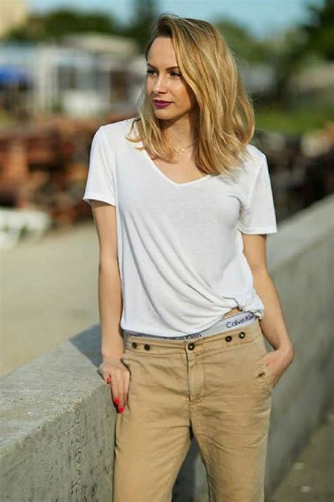 She has won two olympic gold medals, one in floor exercise in 2008, and vault in 2012. Sandra Izbaşa - Actor - CineMagia.ro