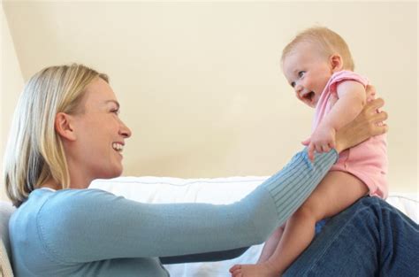 Terdapat beberapa tips memilih susu formula untuk bayi baru lahir. Bayi yang Baru Lahir Penting untuk Mendapat Air Susu Ibu ...