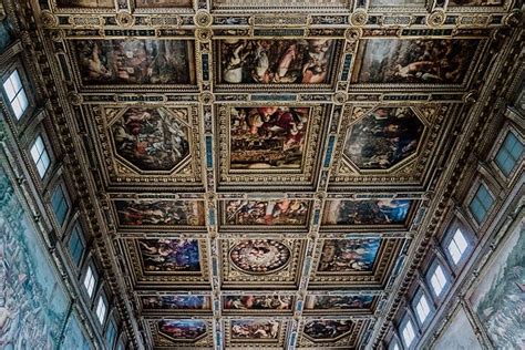 Der turm des palazzo vecchio thront buchstäblich über florenz, und sein 95 meter hoher aussichtspunkt bietet einen unverzichtbaren blick auf die stadt! Florenz - 11 Dinge, die Du in der Toskana machen solltest ...